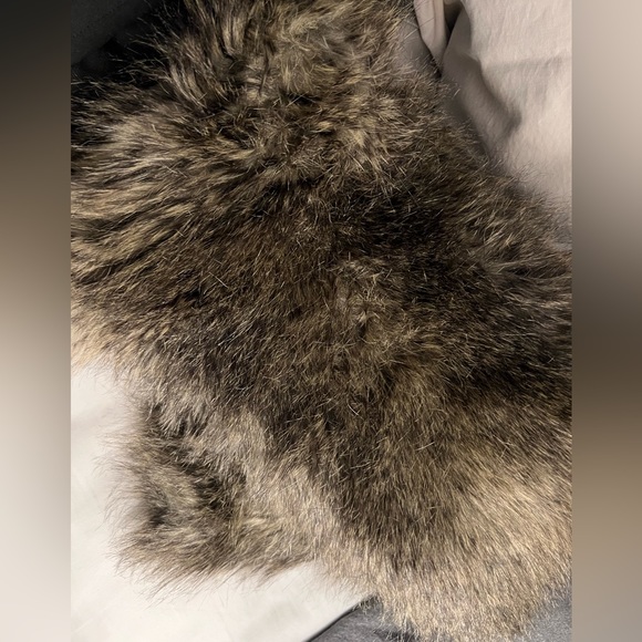 NWT Ann Taylor Faux Fur Scarf - Picture 3 of 4